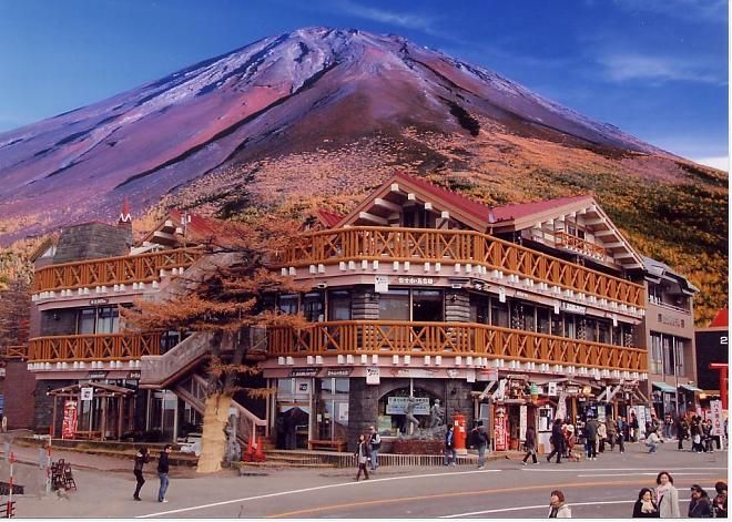 富士山.河口湖.御殿場Outlet一日遊(中文服務/上野.新宿出發)