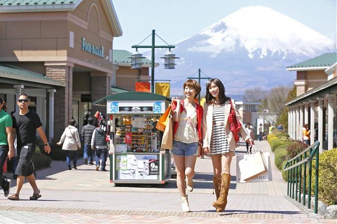 富士山.河口湖.御殿場Outlet一日遊(中文服務/上野.新宿出發)