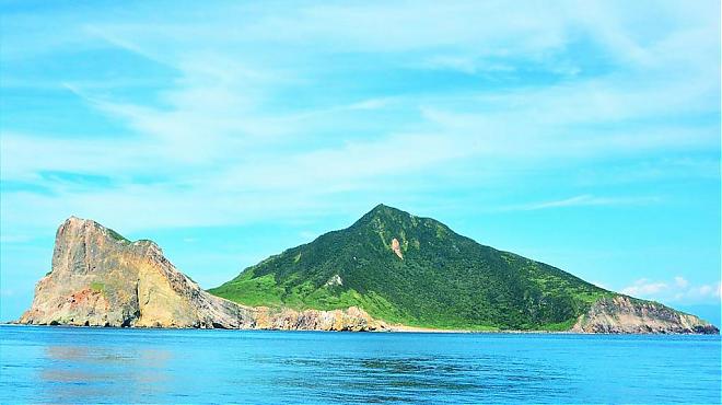 宜蘭龜山島登島套裝行程｜友善賞鯨豚+登島+繞島三合一