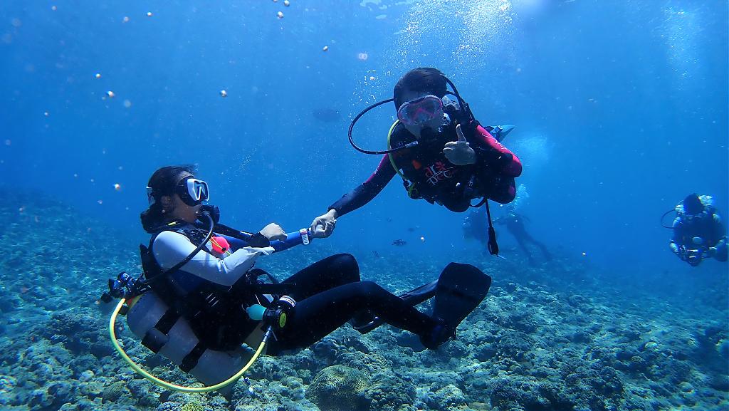 沖繩北谷潛水景點｜海底郵筒探險（中文教練／全年可參加）