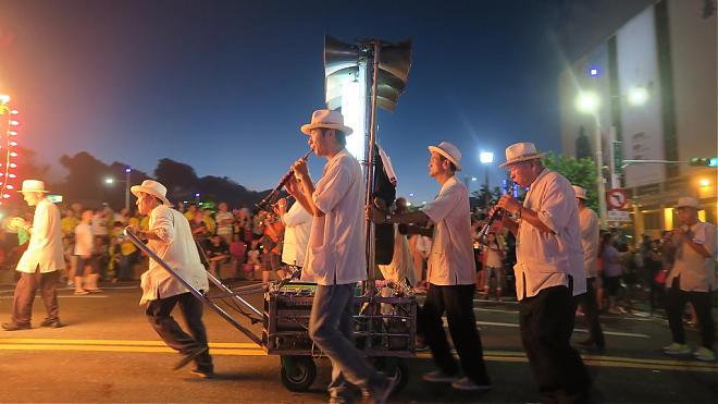 基隆中元祭典漫步－迎斗燈遶境｜這個遊行跟你想得不一樣