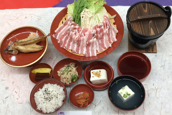 沖繩冬季賞鯨套餐（含琉球舞踊表演會席料理）