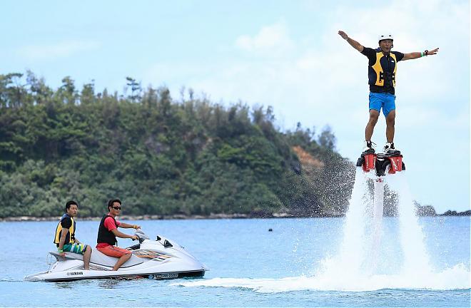 沖繩水上鋼鐵人Flyboard×今夏最刺激沖天體驗