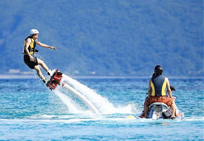 沖繩水上鋼鐵人Flyboard×今夏最刺激沖天體驗