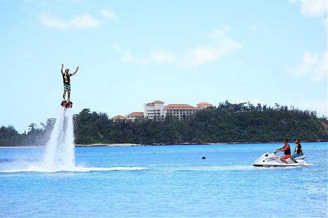 沖繩水上鋼鐵人Flyboard×今夏最刺激沖天體驗
