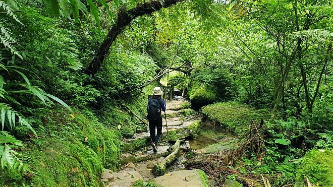【山徑】新北三貂嶺越嶺猴硐一日健行｜瀑布、礦坑遺址