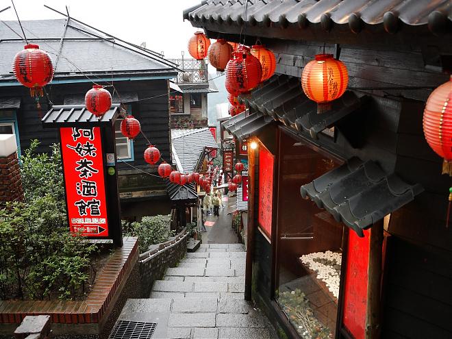 【北台灣經典】野柳、九份、十分瀑布&平溪一日遊｜放天燈體驗