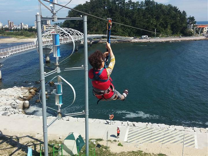 四季江陵x鏡浦台x光影體驗x高空腳踏車2日遊(入住烏竹韓屋村/中文服務)