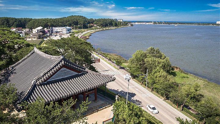 四季江陵x鏡浦台x光影體驗x高空腳踏車2日遊(入住烏竹韓屋村/中文服務)