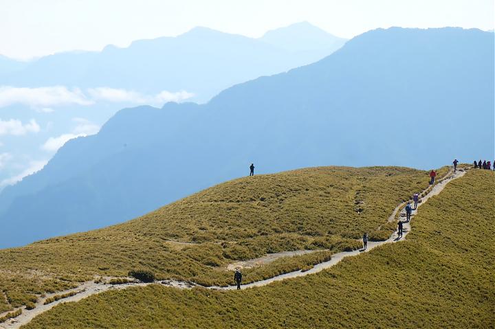合歡山百岳登山＆星空露營團｜免備露營裝備．野外私廚