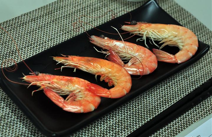 台南七股食魚教育行程｜厚工蝦人?! 白蝦加工廠體驗
