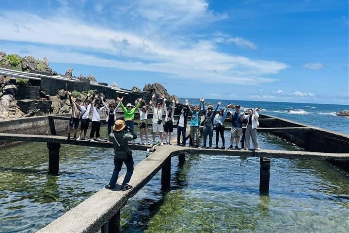 東北角漁村旬味小旅行｜餵九孔鮮體驗、海風單車騎行