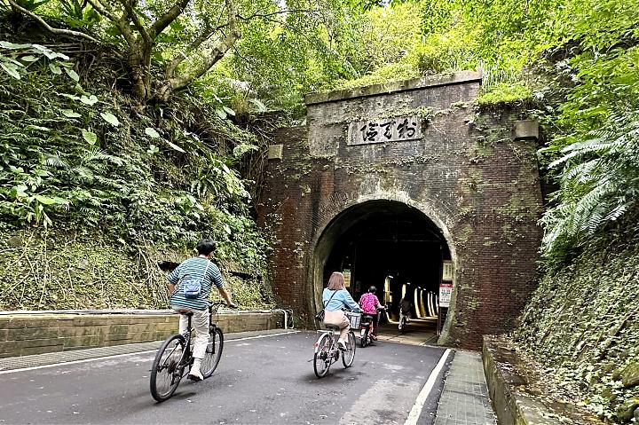 東北角漁村旬味小旅行｜餵九孔鮮體驗、海風單車騎行