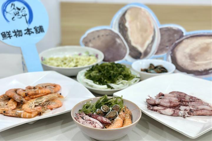 東北角漁村旬味小旅行｜餵九孔鮮體驗、海風單車騎行