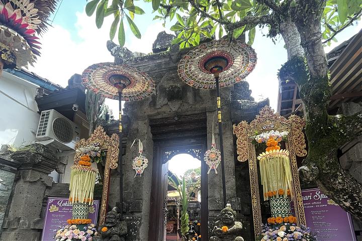 【文化】烏布皇室體驗一日遊｜⁠皇宮傳統服飾、聖泉寺、梯田