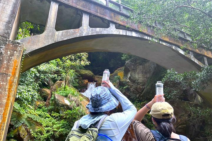 探訪陽明山珍奇「藍綠寶石」｜藍寶石泉x綠寶湖田一日遊