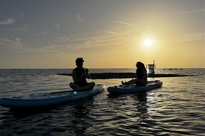 台南漁光島SUP體驗｜漫遊月牙灣＆安平夕照｜初學者友善